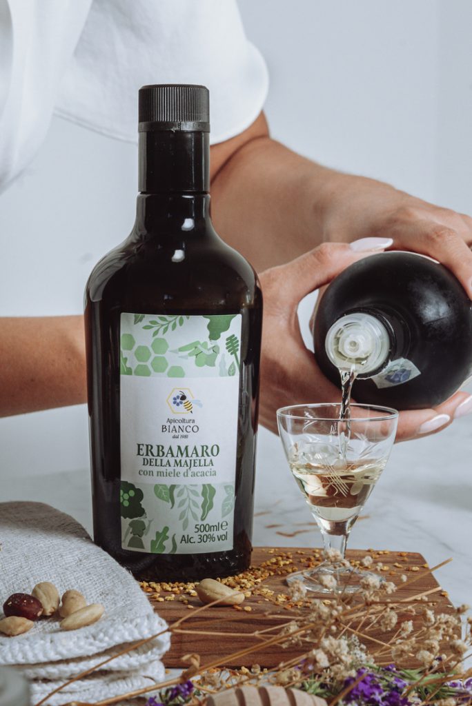 amaro con nuove etichette, grafica personalizzata per il brand