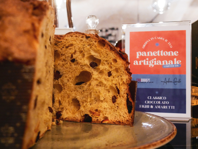 Display grafico che parla del panettone